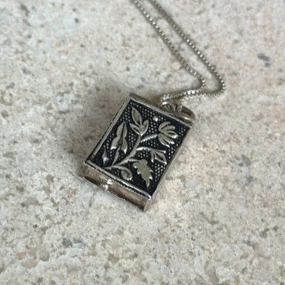 Silver box chain and small floral secret Quran book charm Farsi Persian - Picture 5 of 15